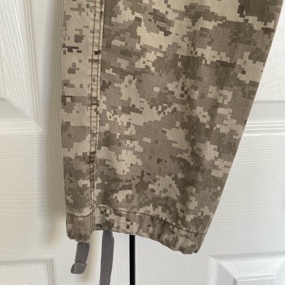 Camo Cargo Pants Size 32 - Picture 5 of 11